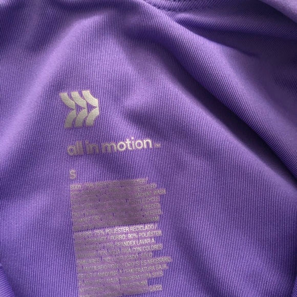 All in motion size small slightly used - Picture 4 of 4